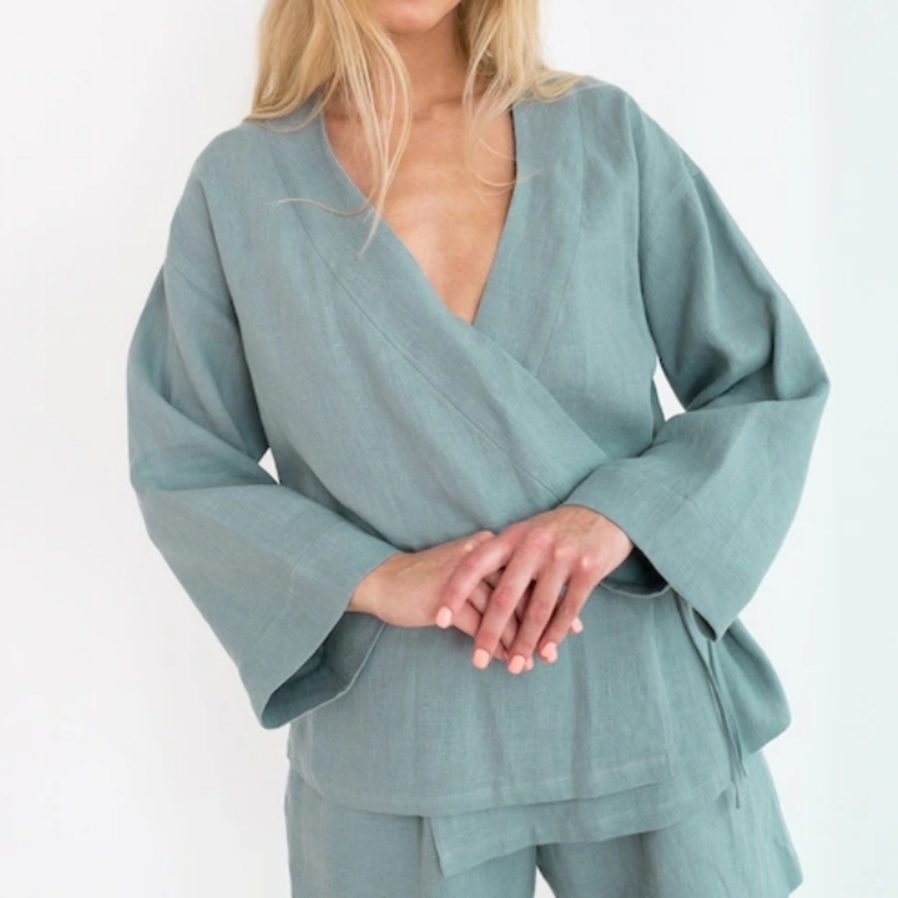 LOVE AND CONFUSE Wrap Top